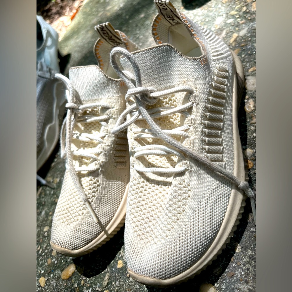 Unisex White Size 35/4-5 Breathable Stretchy Lace Boutique Sneakers